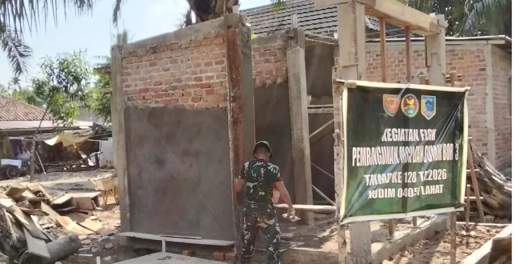 Tahapan Pemelasteran MCK TMMD ke-128 Kodim 0405/Lahat