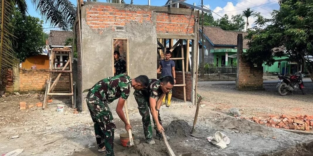 Sinergi TNI dan Masyarakat dalam Pembangunan Poskamling