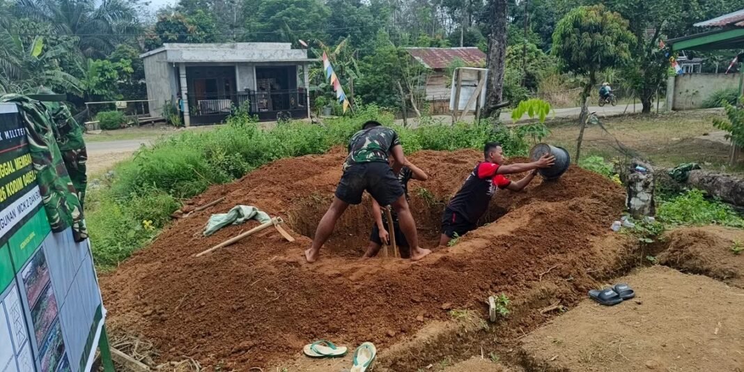 Satgas TMMD Bekerja Sama dengan Warga dalam Pembangunan MCK 2