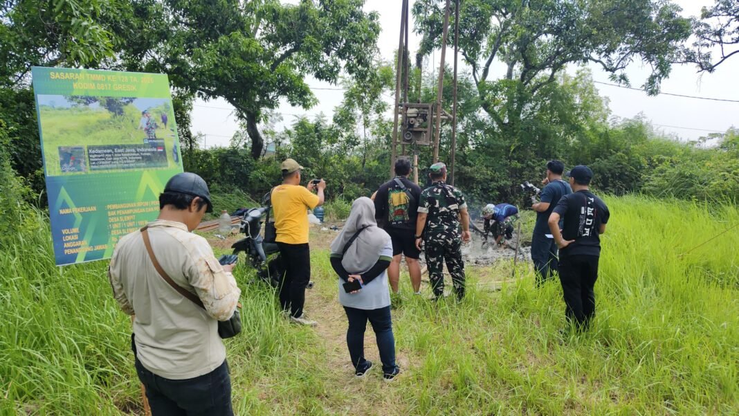 Dokumentasi Serda Dwi Purnomo terhadap Semangat Gotong Royong di Desa Slempit