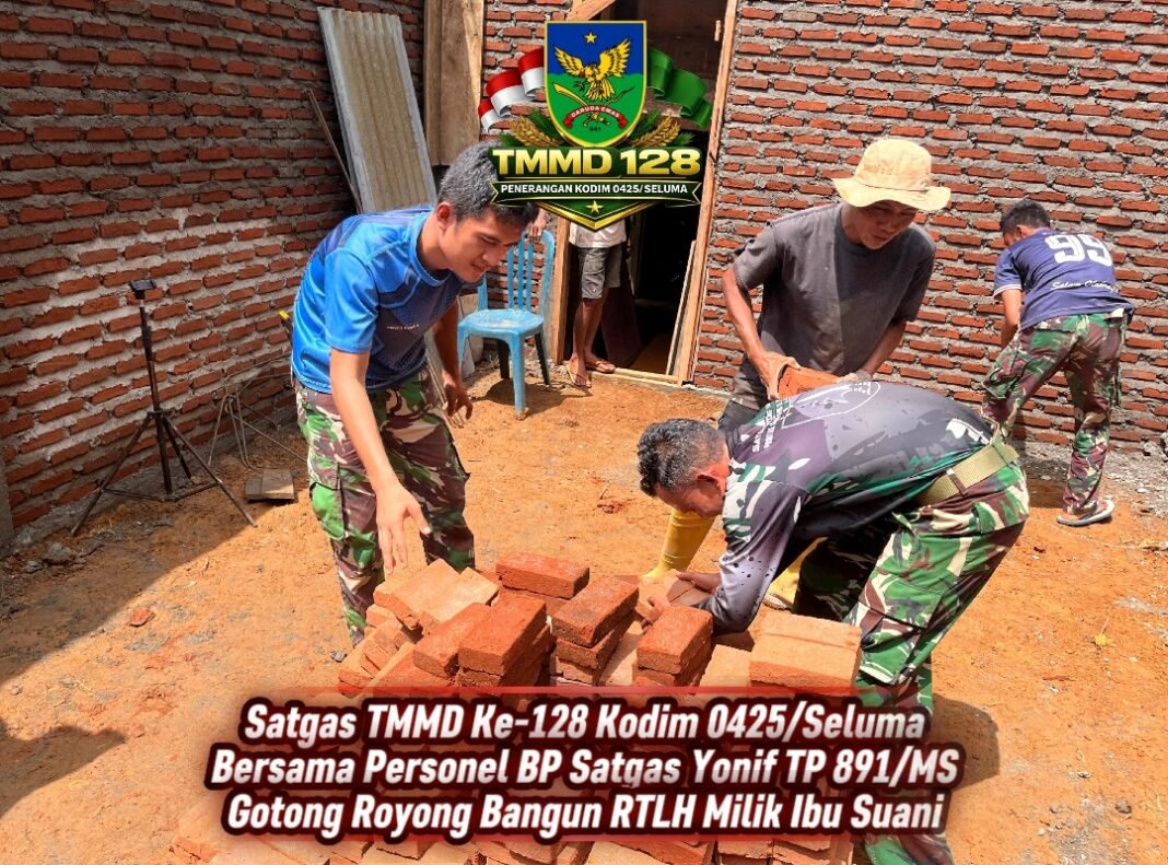 Sinergi Satgas TMMD Ke-128 dan BP Satgas Yonif TP 891/MS dalam Pembangunan RTLH