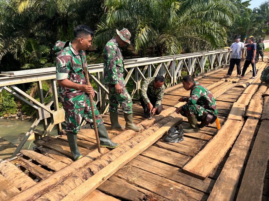 Inisiatif Pembangunan Infrastruktur, Satgas TMMD Ke-128 Kodim 0425/Seluma Perbaiki Jembatan Desa Lubuk Lagan