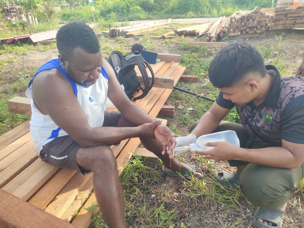 Kepedulian Satgas TMMD Ke-128 Kodim 1801/Manokwari Terhadap Kesehatan Warga