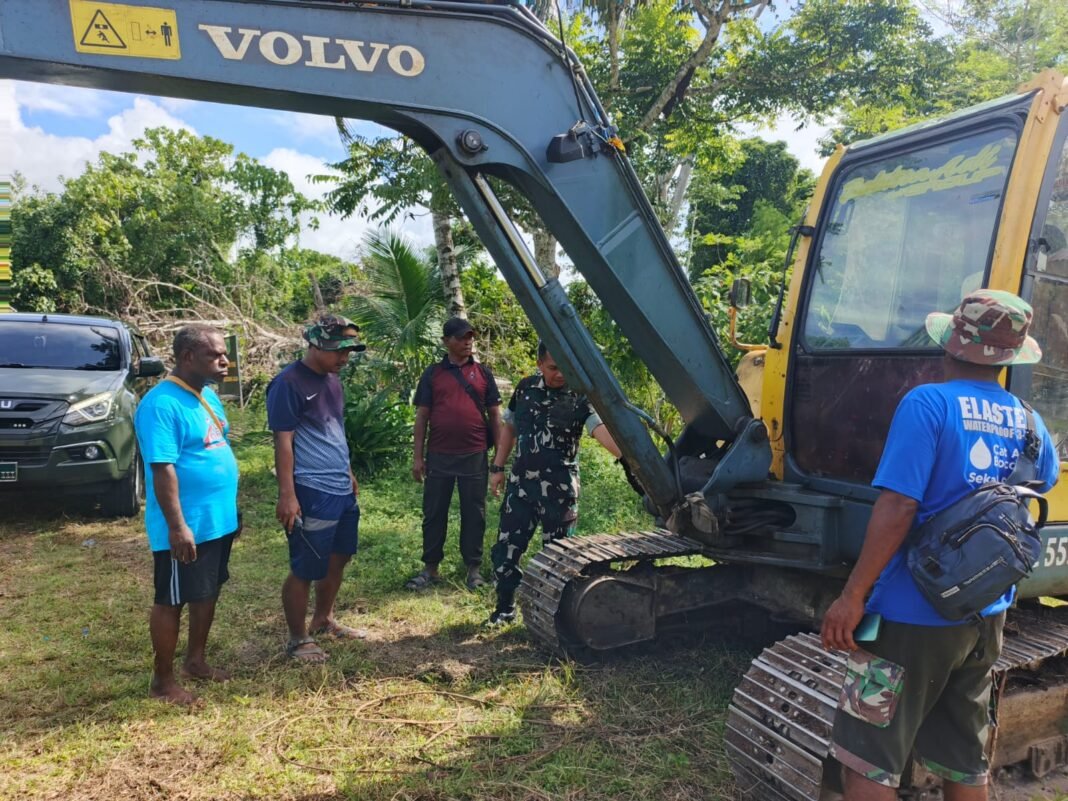 Inspeksi Dandim 1801/Manokwari Terhadap Alat Berat TMMD di Manokwari Utara