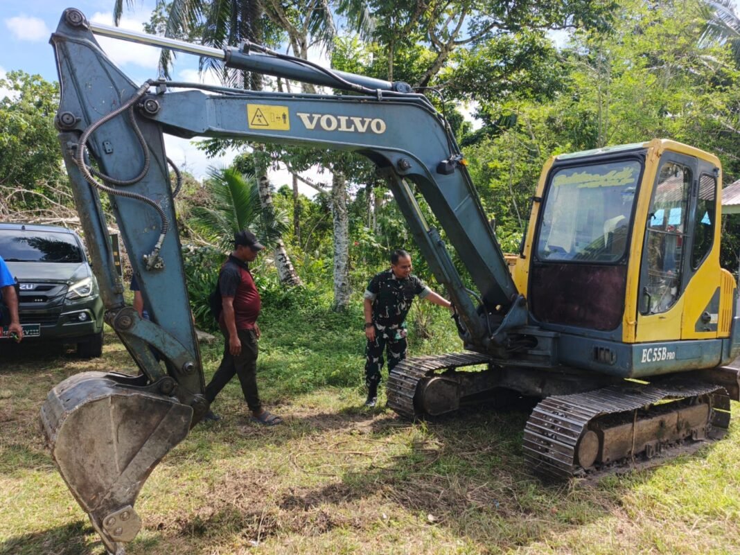 Dansatgas TMMD Ke-128 Periksa Alat Berat untuk Meningkatkan Efisiensi Pembangunan