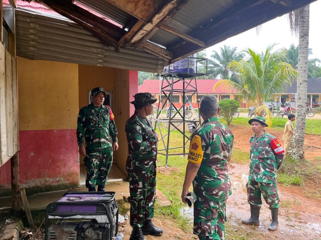 Kolonel Inf Gunung Bintoro Memonitor Pembangunan Sumur Bor di TMMD Ke-128