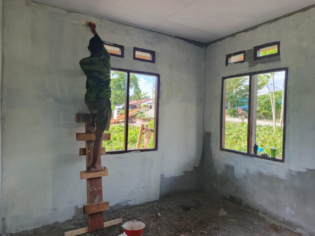 Pengerjaan Pengecatan RTLH dalam TMMD Ke-128 Berlangsung