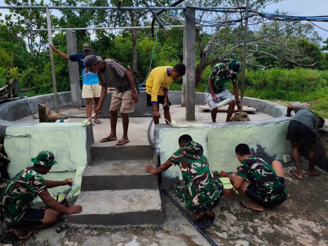 Sinergi TNI dan Warga Desa Moain dalam Revitalisasi Sumur Bersih