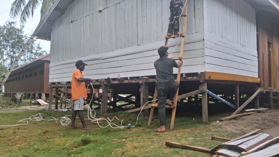 Satgas TMMD Kodim 1710/Mimika Pastikan Instalasi Listrik Gereja Aman dan Sesuai Standar