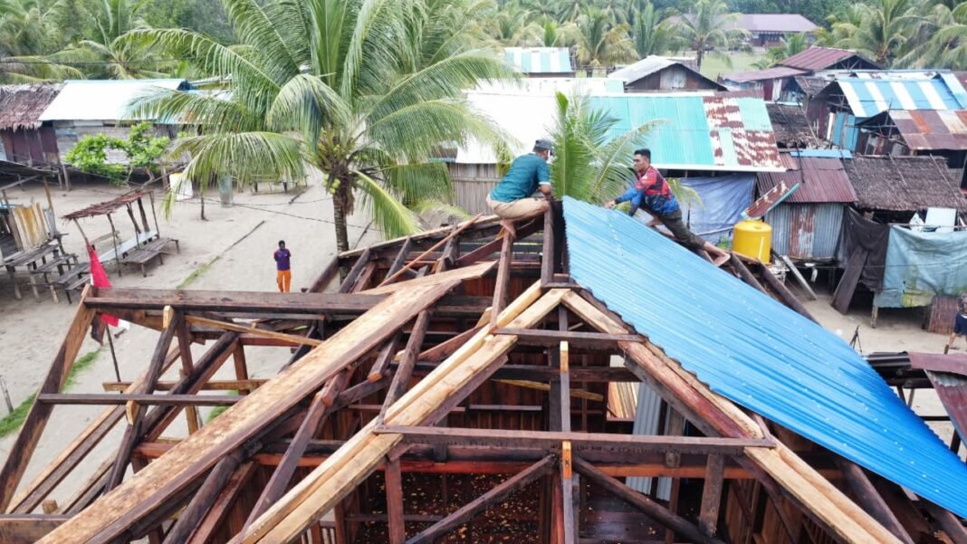 Satgas TMMD dan Warga Bersinergi Bangun Rumah