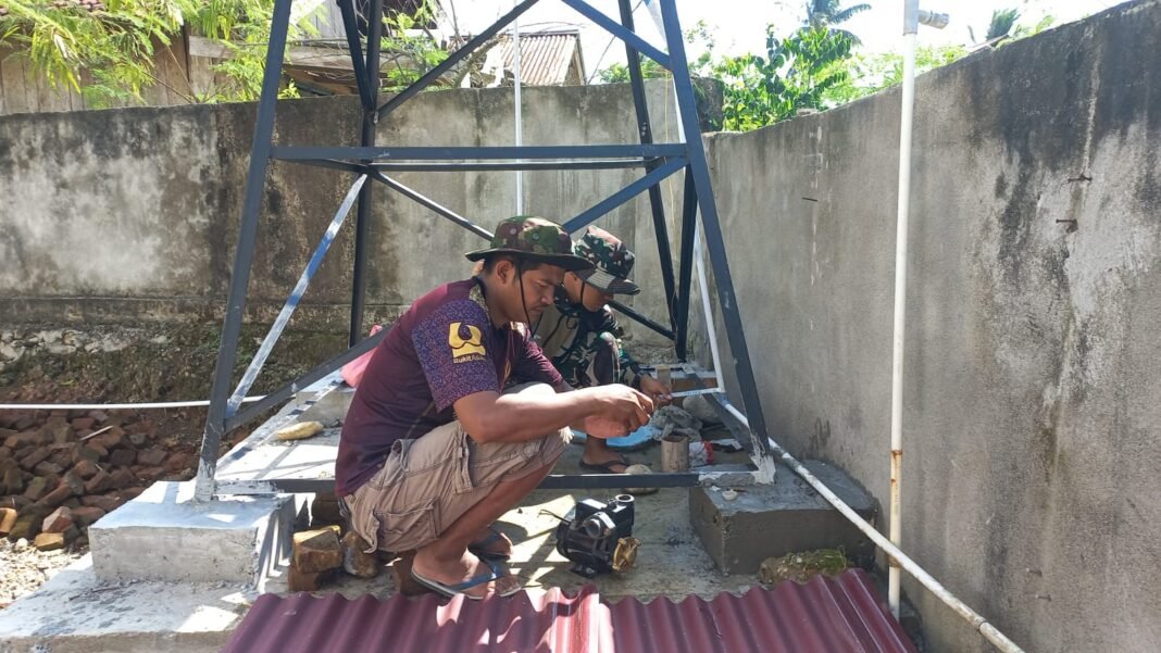 Pemasangan Tandon Air TMMD: Momen Sinergi TNI dan Rakyat