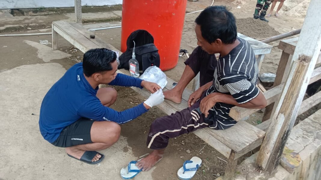 Satgas TMMD Berikan Pelayanan Kemanusiaan di Desa Amolame