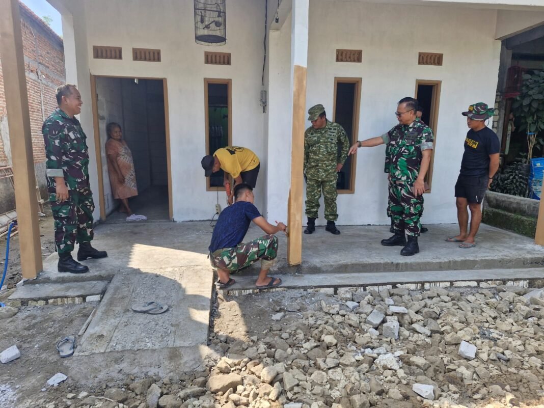 Pabadya Bakti TNI Melaksanakan Pengawasan TMMD Ke-128 di Desa Slempit