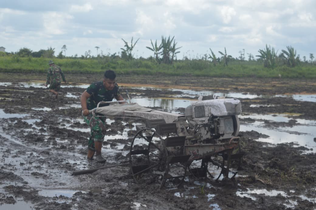Pemberdayaan Petani oleh TNI Melalui TMMD Ke-128