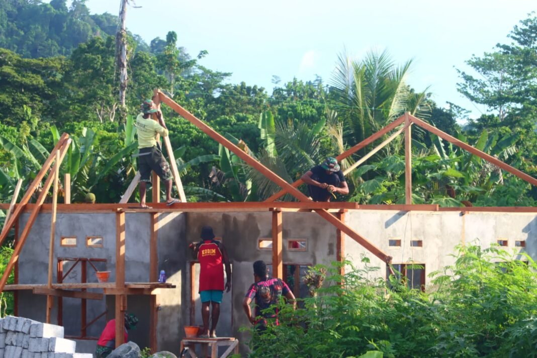 Kompak, Satgas TMMD Ke-128 Kodim 1801/Manokwari Hadapi Cuaca Panas
