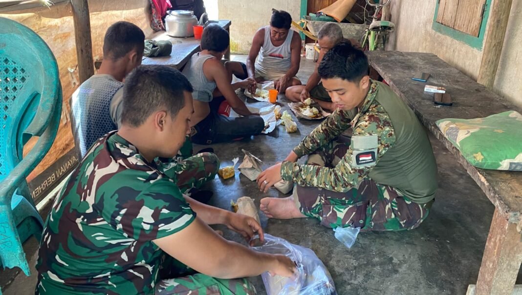 Sinergi TNI dan Warga Terwujud dalam Momen Makan Siang TMMD 128