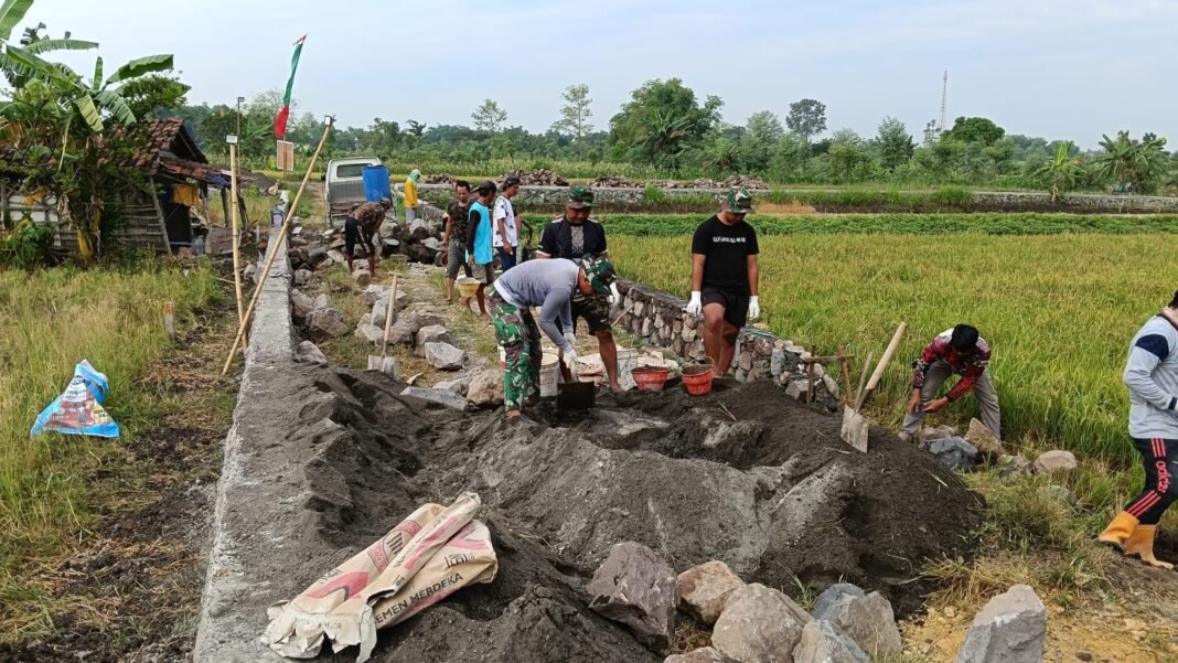 Semangat Kerjasama dalam TMMD ke-128 di Gresik