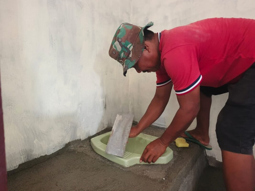 Pembangunan WC Sehat dalam Program RTLH di Kampung Tanah Rubuh