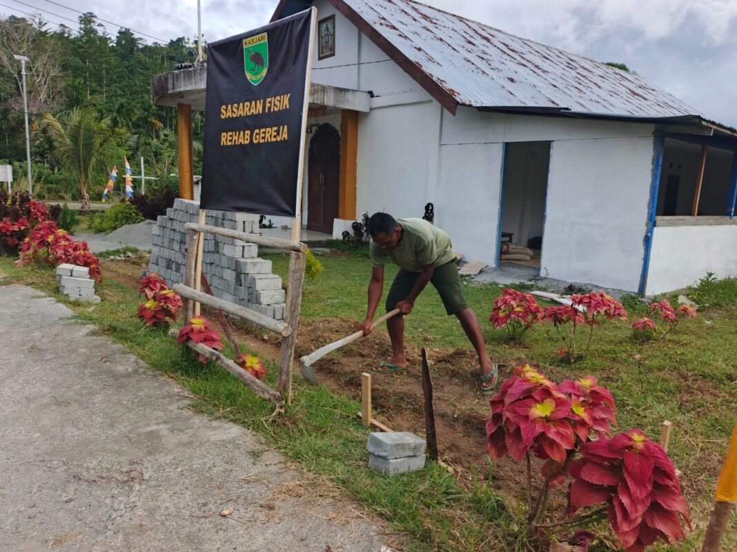Gereja GPkAI Jemaat Erroi Dapatkan Pagar Baru Dari Program TMMD
