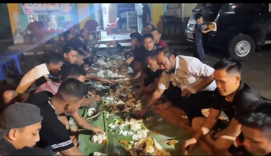 Sukseskan TMMD 128, Tokoh Masyarakat Mekarsari Gerakkan Swadaya dan Hidangkan Ikan Bakar untuk TNI