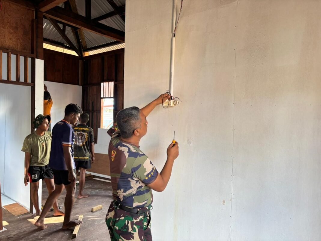 Proyek Instalasi Listrik Rumah di TMMD Kampung Keakwa