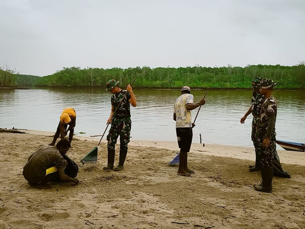 Aksi Sosial Bersih Pantai Keakwa oleh Satgas TMMD Kodim 1710/Mimika