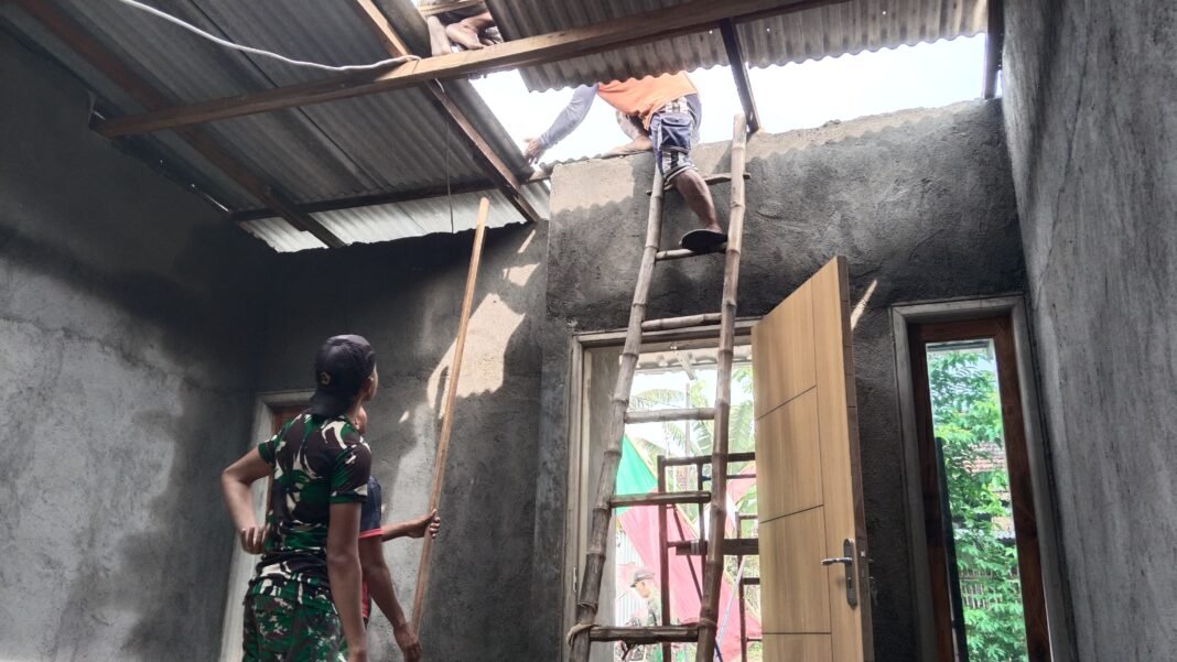 Rencana Indah: Renovasi Rumah Ibu Eka Melalui Kerja Sama TNI dan Warga