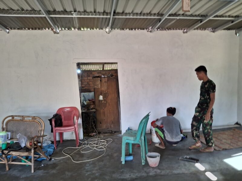 Gotong Royong Satgas dan Warga Percepat Rehab RTLH 5