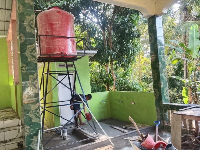 Pembangunan MCK TMMD 128 Selesai, Pembersihan Akhir Dilakukan Satgas