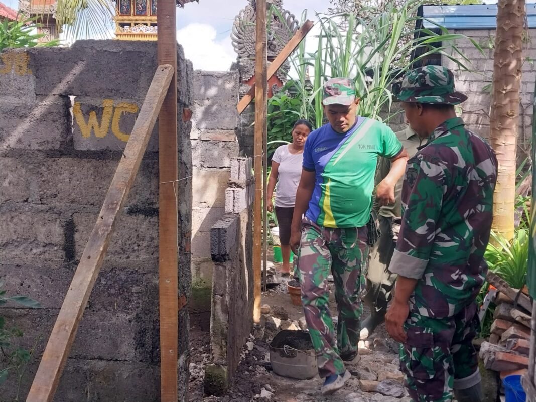 Karya Bhakti TNI Kodim Klungkung; Kadek Sutama Terima Rehab Jamban