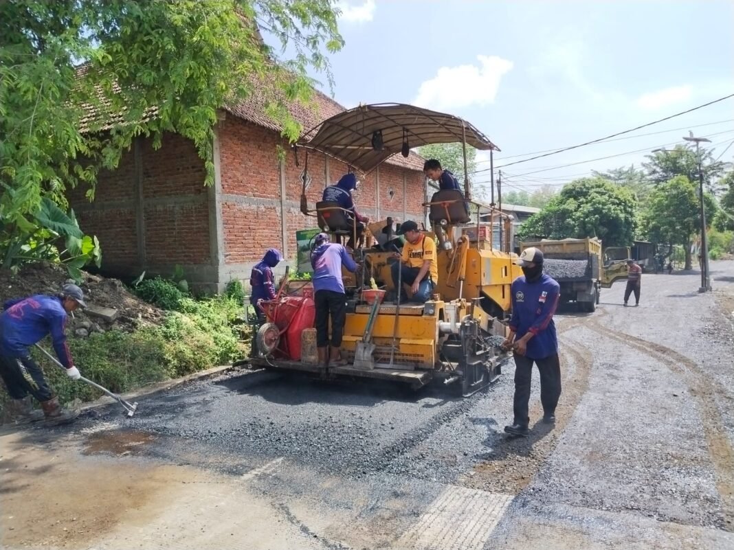 Pembangunan Jalan Desa Slempit Dalam Program TMMD 128 Kodim Gresik