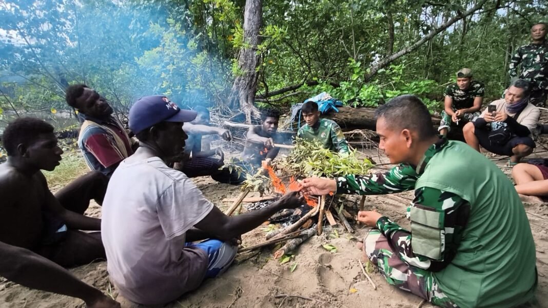 Kegiatan Makan Bersama Satgas TMMD dan Masyarakat Keakwa, Tunjukkan Kebersamaan