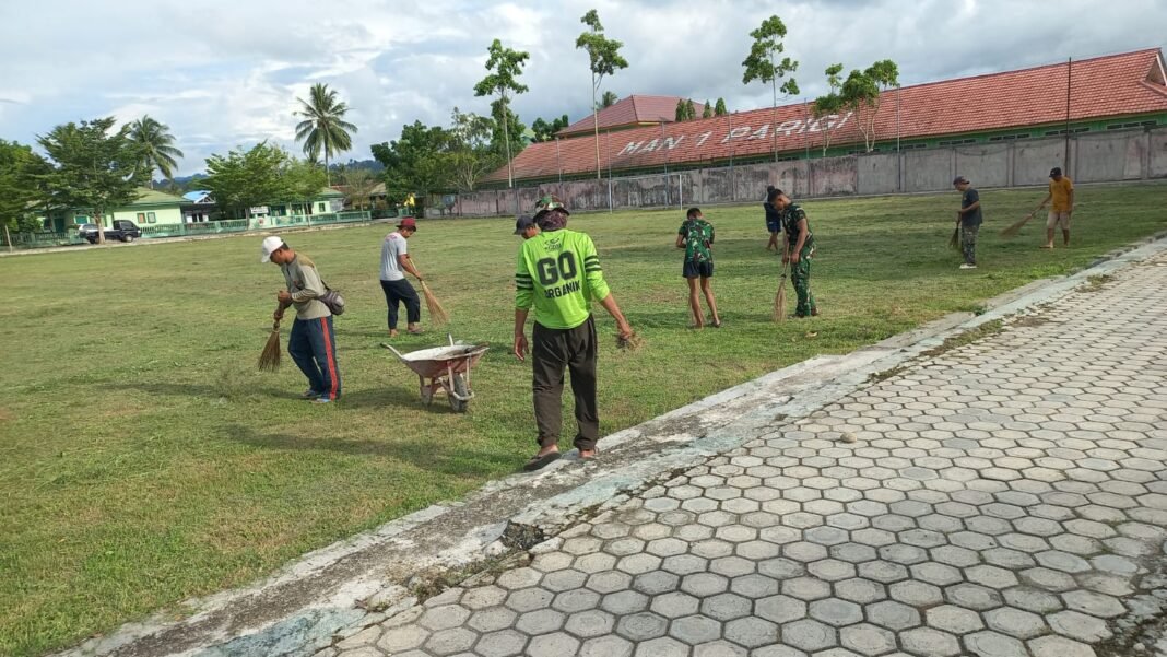 Kerja Bakti Satgas TMMD dengan Warga di Desa Sausu Trans