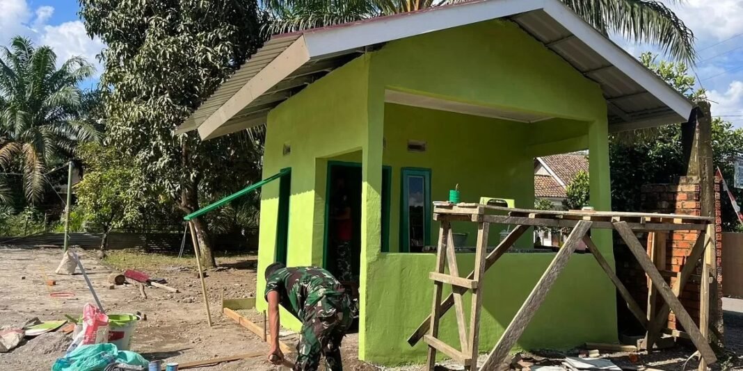 Sinergi Antara TNI dan Masyarakat dalam Proyek Poskamling