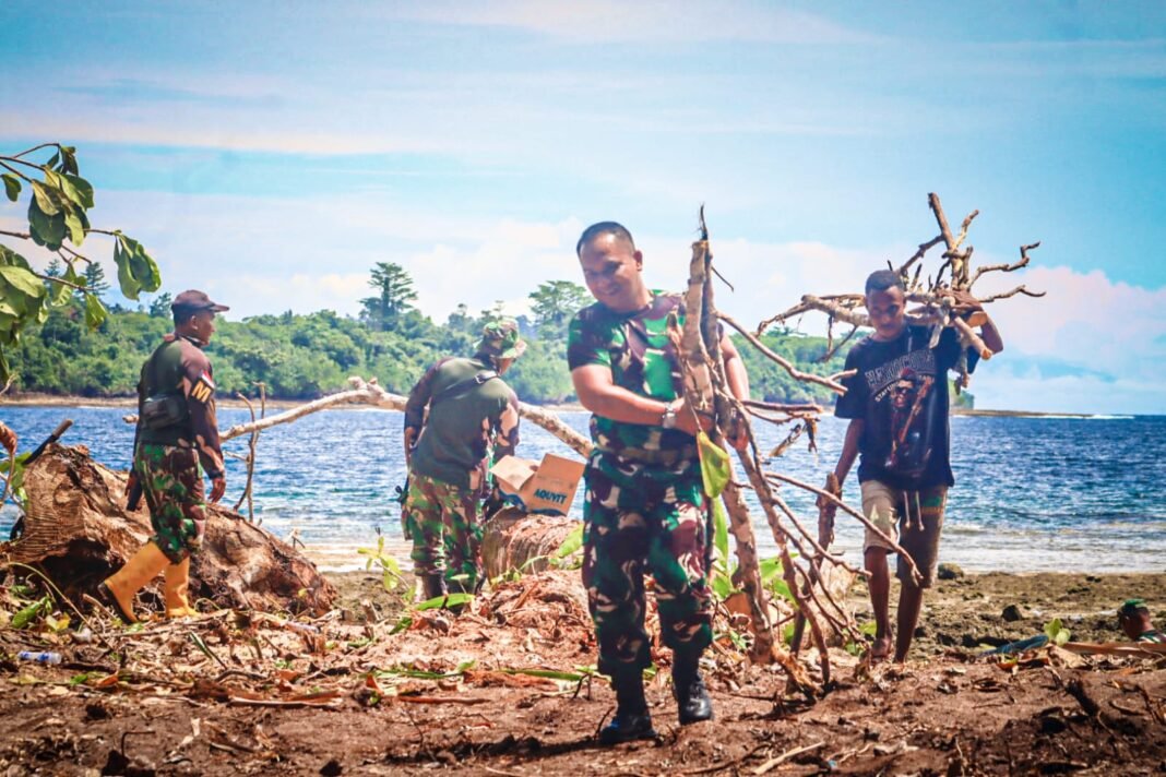 Gotong Royong di Tanah Rubuh Memperkuat Hubungan TNI dan Masyarakat