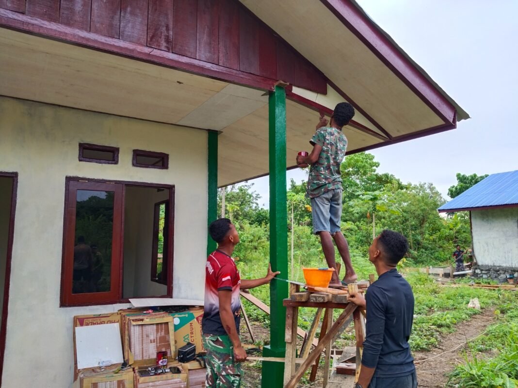 Menyelesaikan RTLH TMMD Ke-128 dengan Cermat dan Kerja Sama