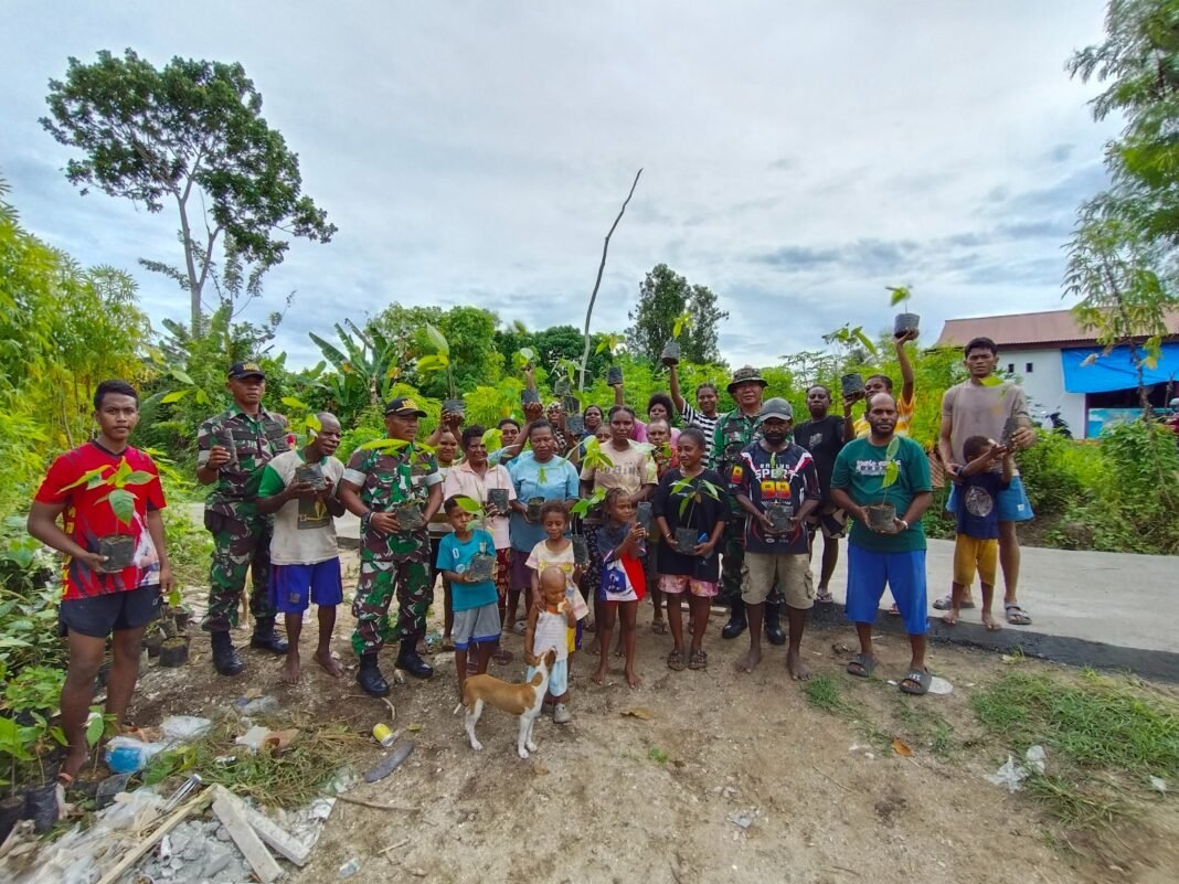 Satgas TMMD Kodim 1801/Manokwari Serahkan Bibit Kakao untuk Masyarakat