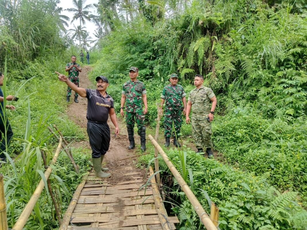 Survei Pembangunan Jembatan oleh Dandim dan Babinsa di Peninjoan