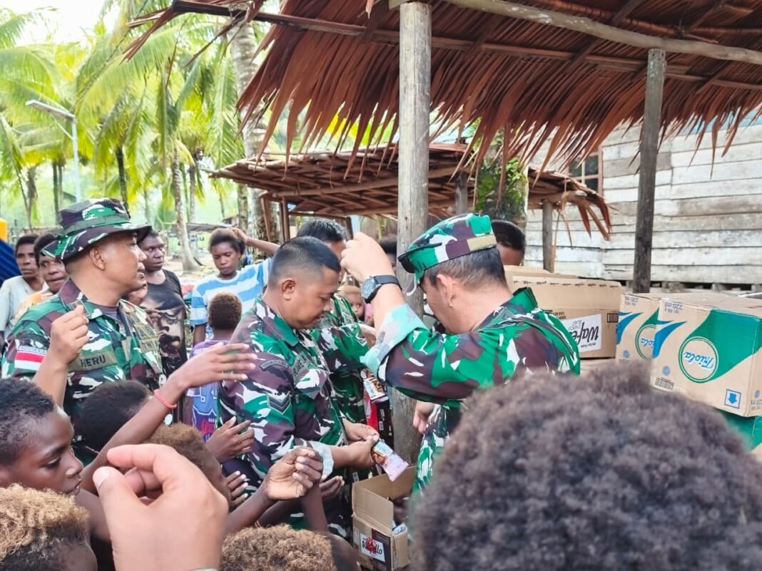 Satgas TMMD Hadirkan Kebersamaan Melalui Pembagian Makanan