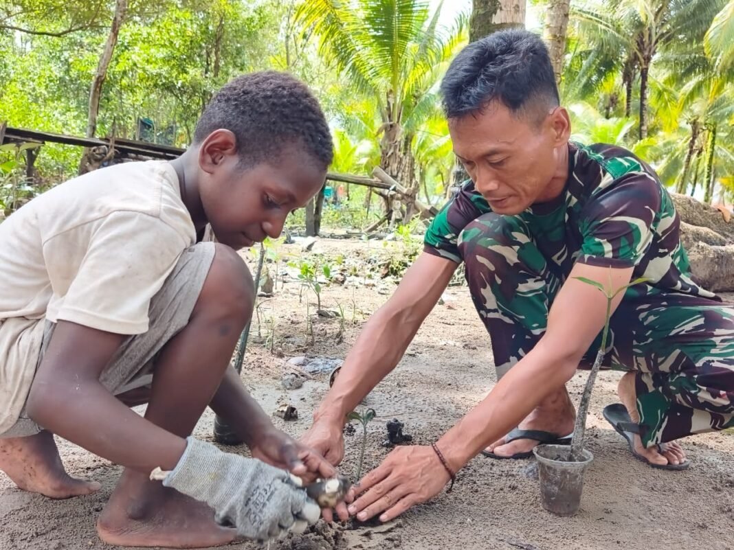 Penanaman Mangrove oleh Satgas TMMD Kodim 1710/Mimika di Kampung Keakwa