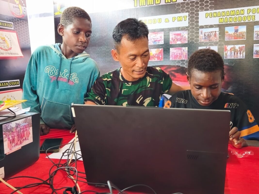Pelatihan Komputer untuk Anak-Anak di Kampung Keakwa oleh Satgas TMMD