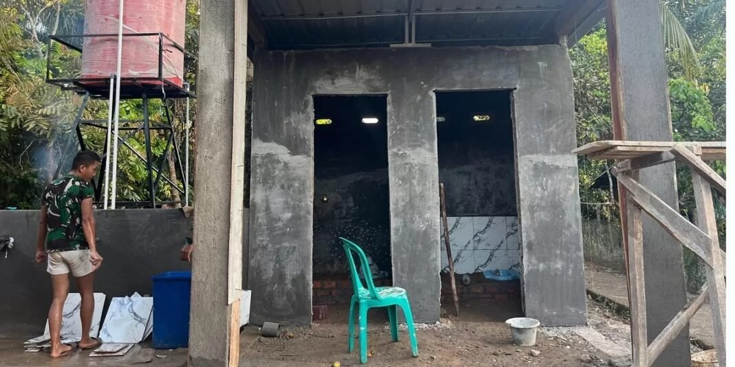 Kemajuan Pembangunan MCK Titik 4, Keramik Dinding Sudah Terpasang