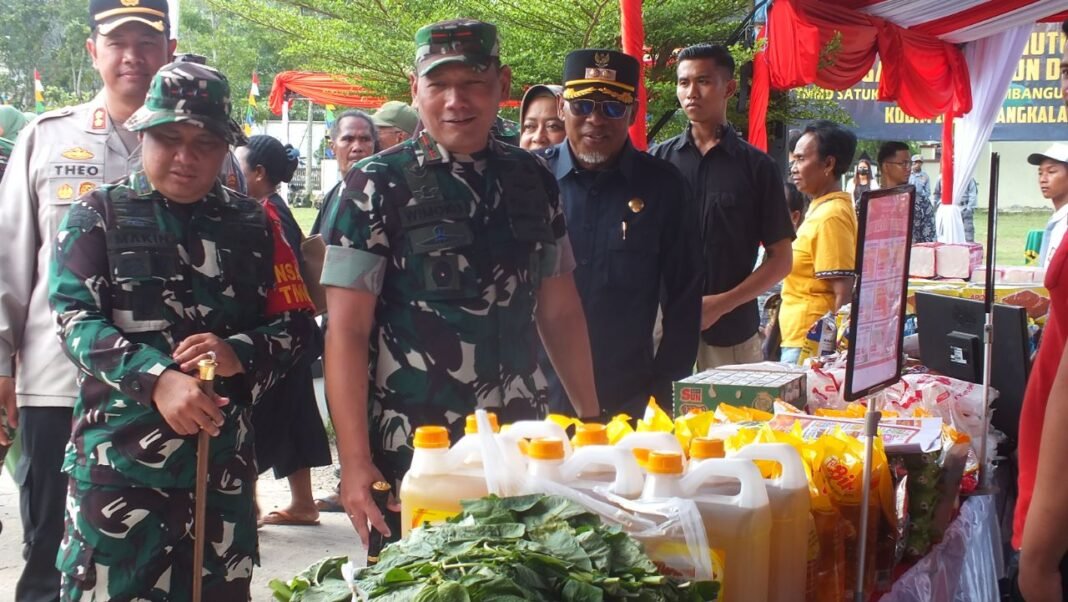 Danrem 102/Pjg Tinjau Kegiatan Sosial di Acara Penutupan TMMD Ke-128