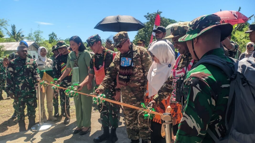 Pengukuhan Jalan Baru di Tanah Rubuh oleh TNI