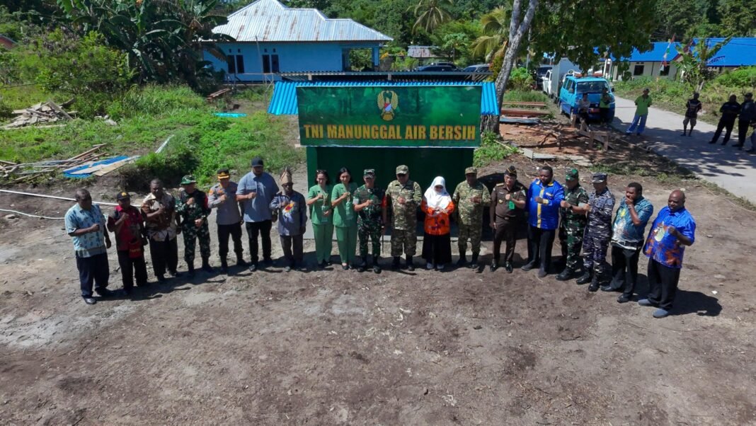 Pangdam XVIII/Kasuari Luncurkan Bak Air Bersih pada TMMD Ke-128
