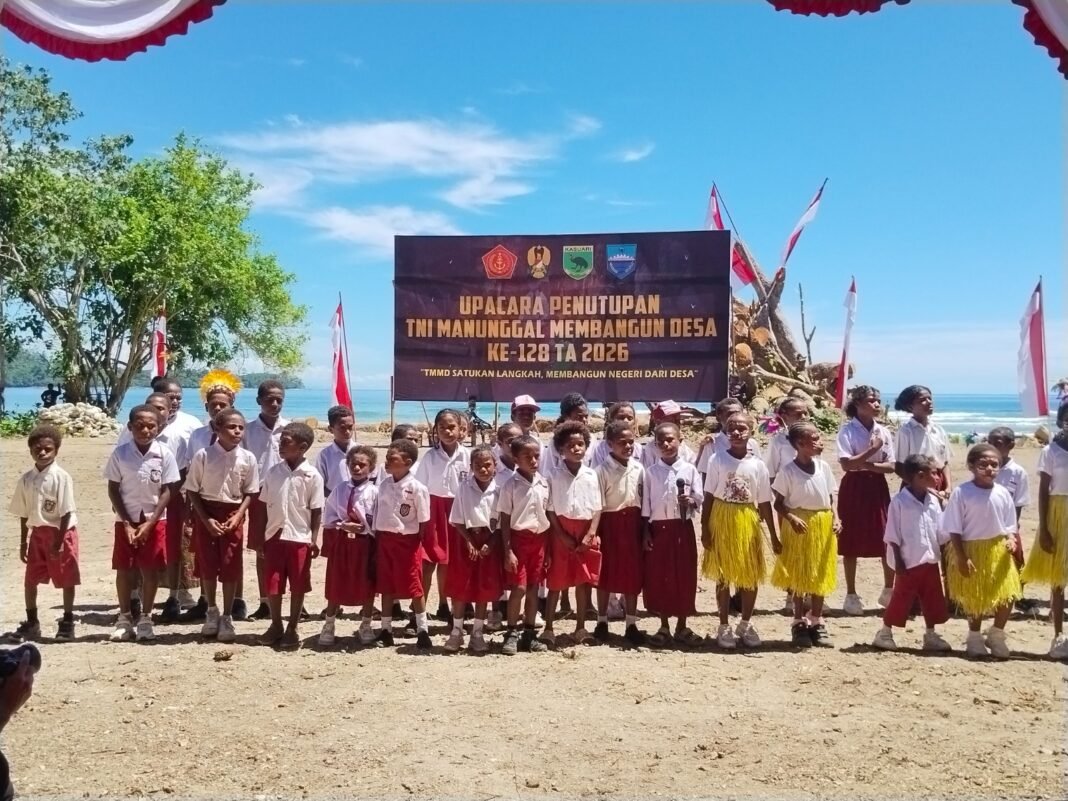 Penutupan TMMD Ke-128: Siswa Persembahkan Lagu Tradisional di Manokwari