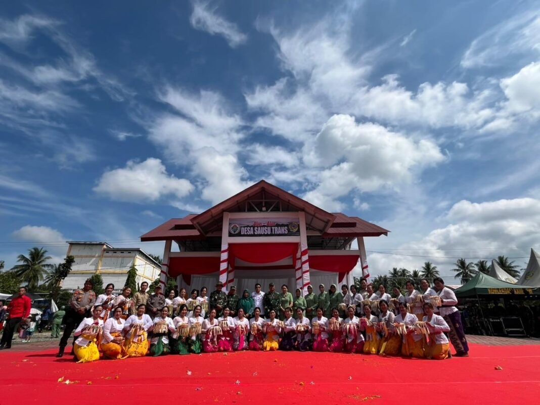 Masyarakat Sausu Trans Antusias di Penutup TMMD ke-128