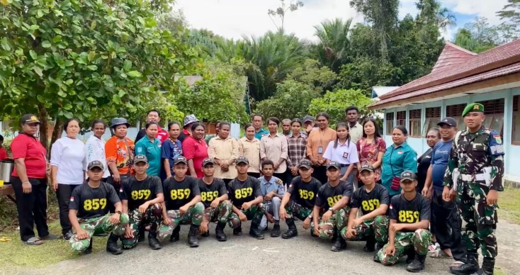 Prajurit Yonif TP 859/RBK dan Pembersihan Sekolah di Supiori