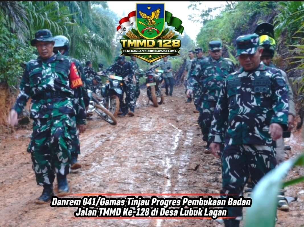 Danrem 041/Gamas Tinjau Progres Pembukaan Badan Jalan TMMD Ke-128 di Desa Lubuk Lagan