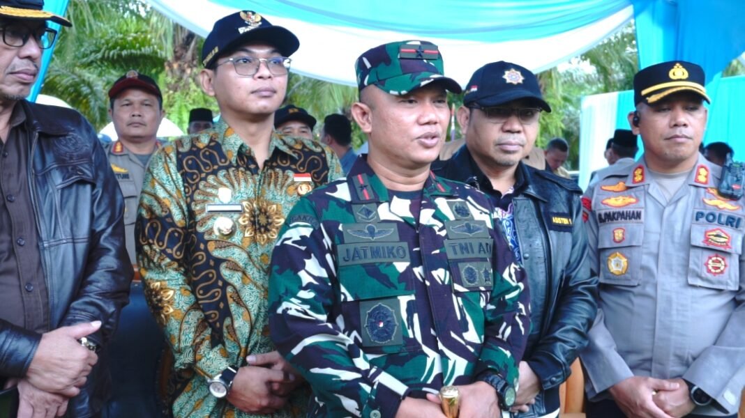 Kegiatan Danrem 041/Gamas dalam Mendukung TMMD di Desa Lubuk Lagan